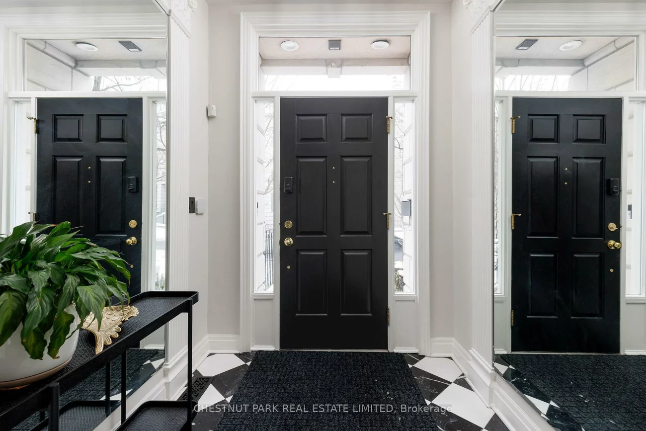 211, Walmer, Casa Loma, Toronto