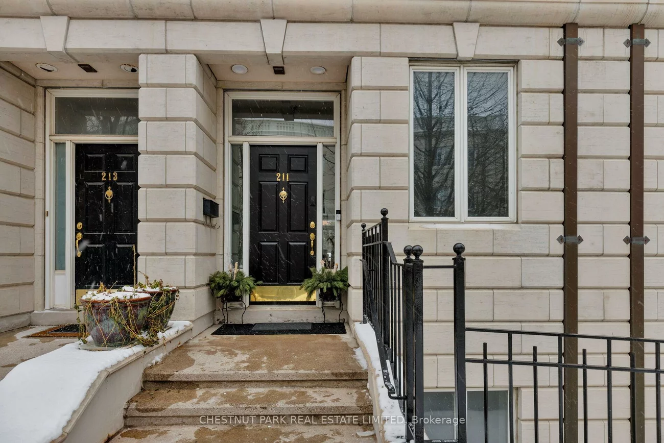 211, Walmer, Casa Loma, Toronto