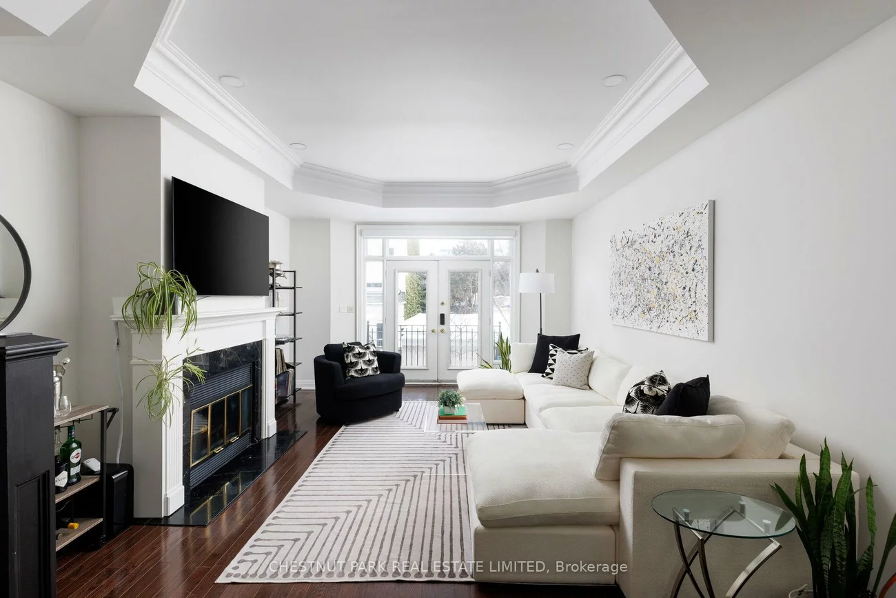 211, Walmer, Casa Loma, Toronto