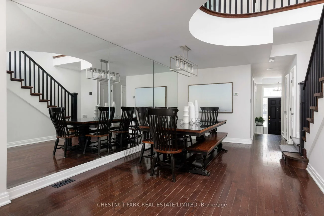 211, Walmer, Casa Loma, Toronto