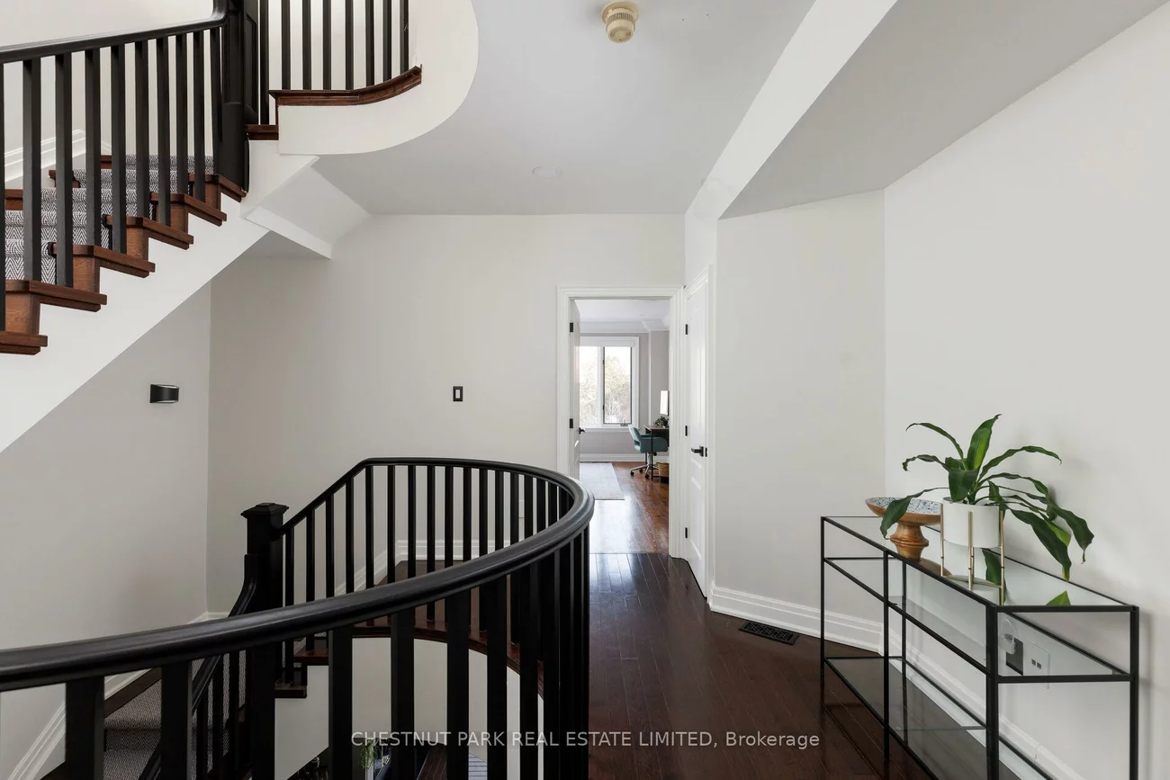 211, Walmer, Casa Loma, Toronto