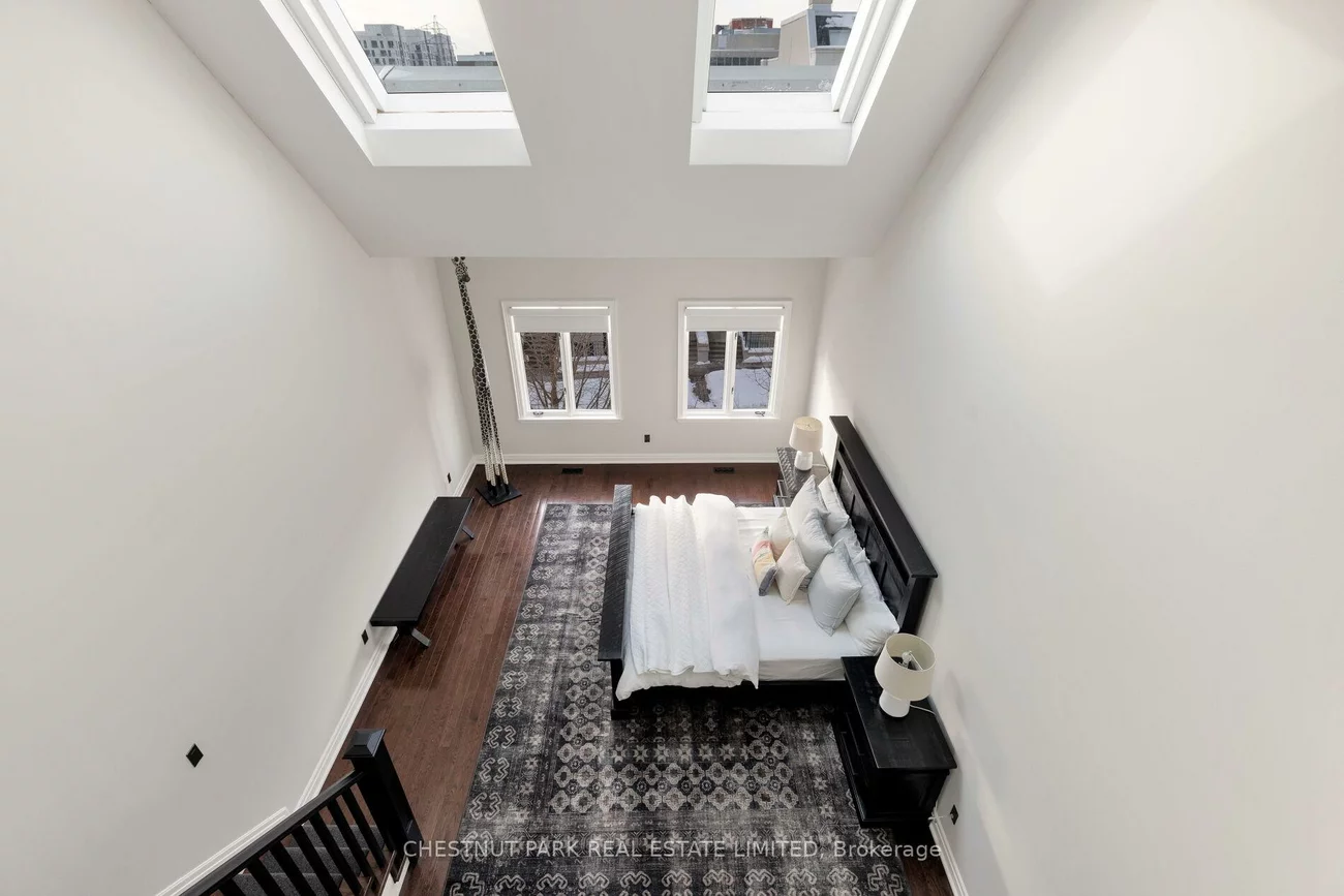 211, Walmer, Casa Loma, Toronto