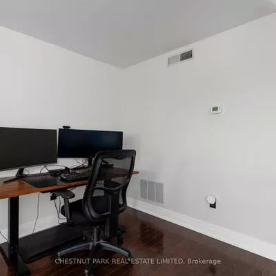 211, Walmer, Casa Loma, Toronto