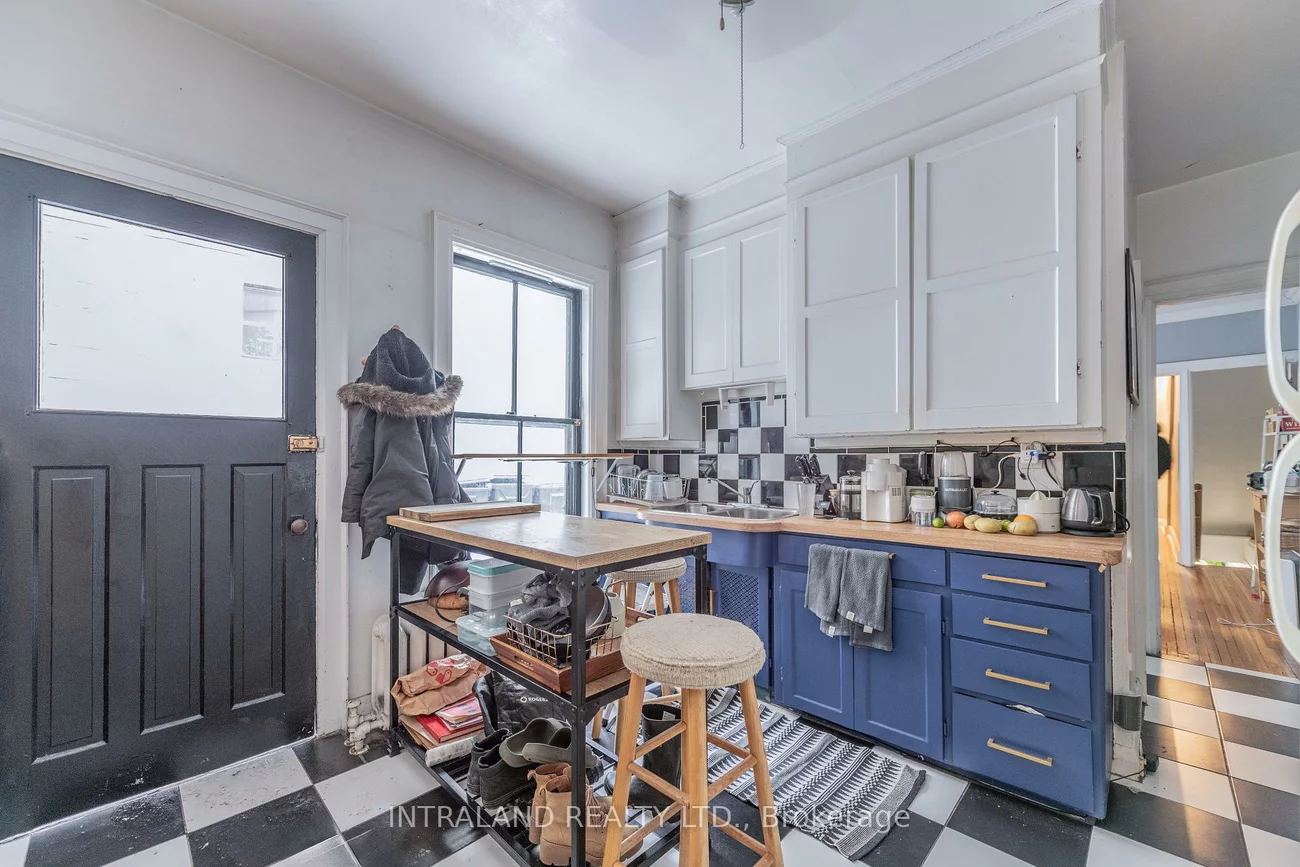 284, Lisgar, Little Portugal, Toronto