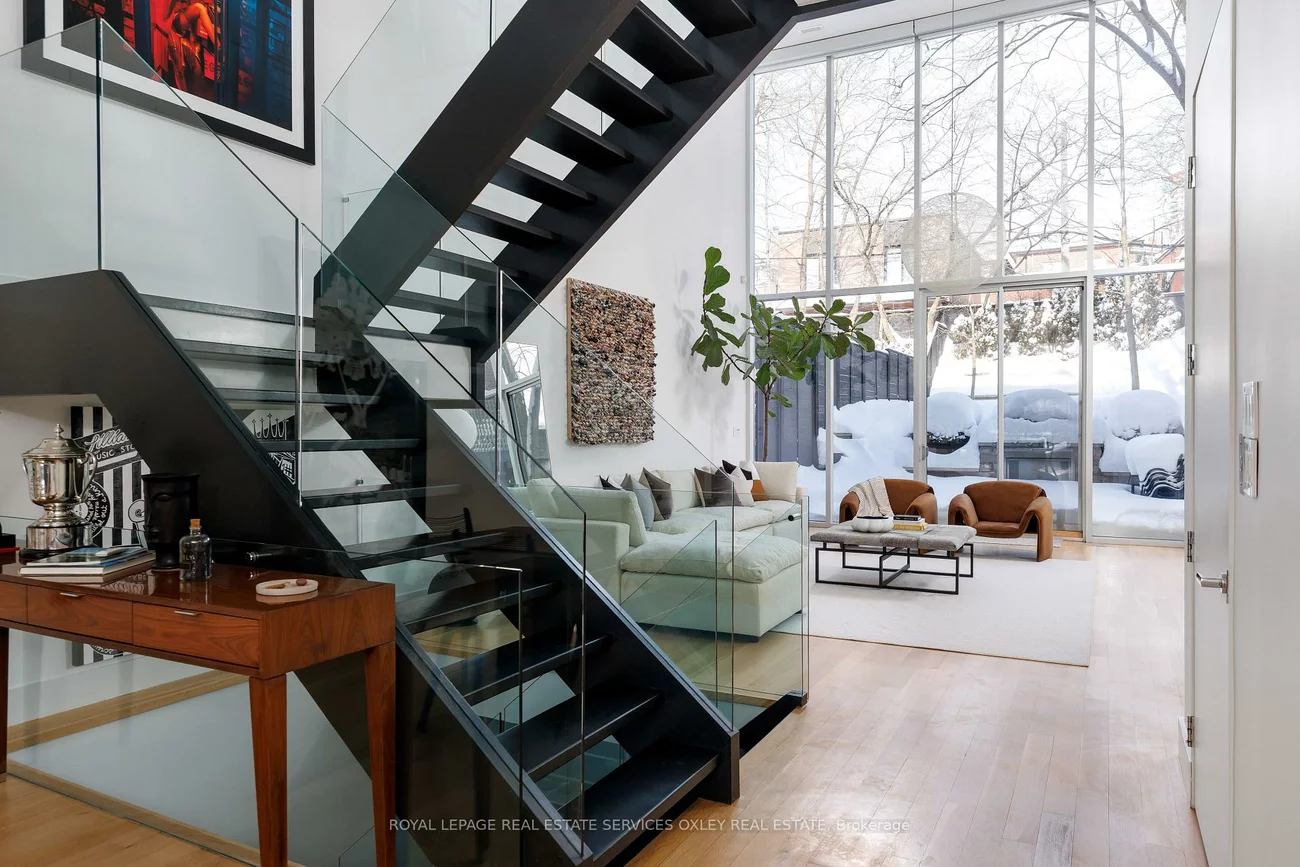 20A, Woodlawn, Yonge-St. Clair, Toronto