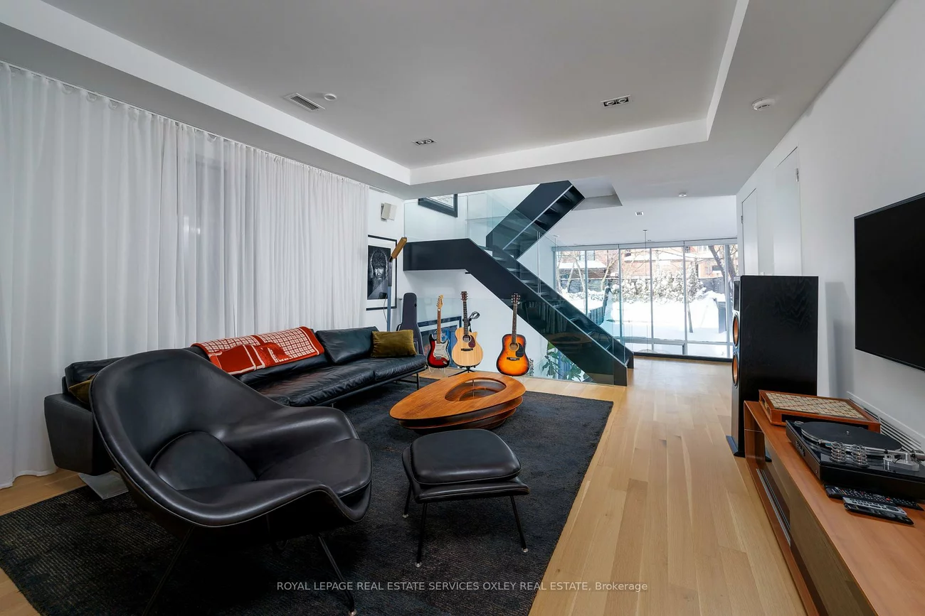 20A, Woodlawn, Yonge-St. Clair, Toronto