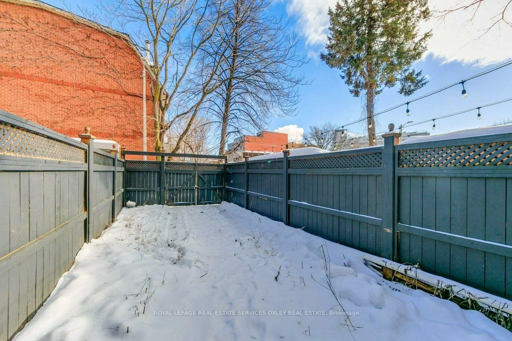 97, Sumach, Regent Park, Toronto