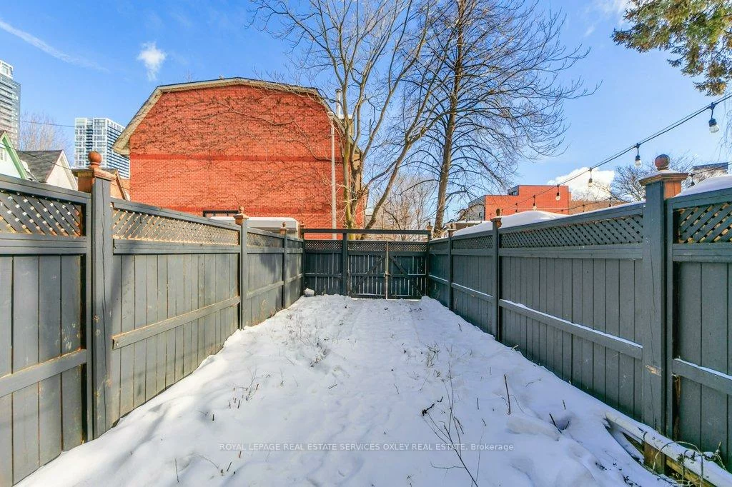 97, Sumach, Regent Park, Toronto