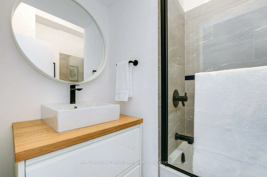 97, Sumach, Regent Park, Toronto