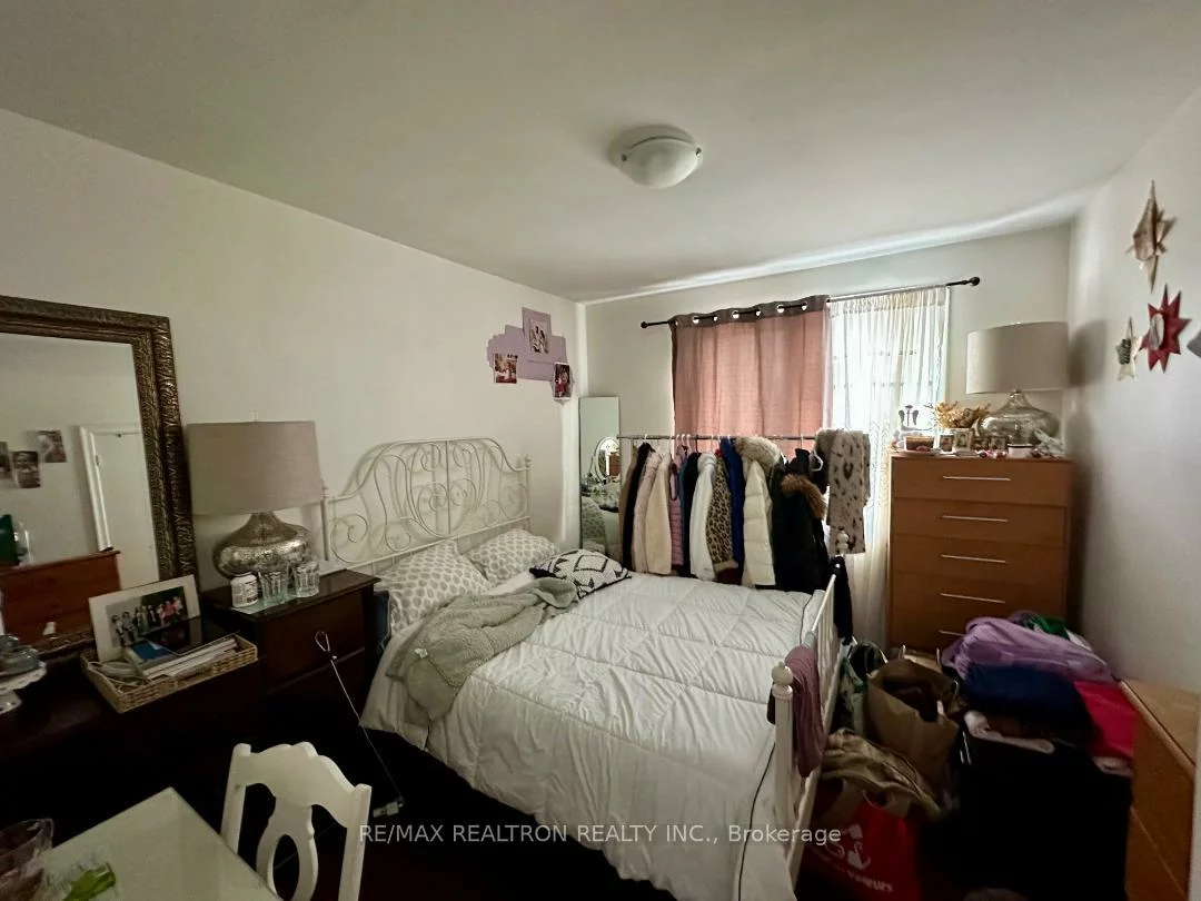 8, Wendy, Lansing-Westgate, Toronto