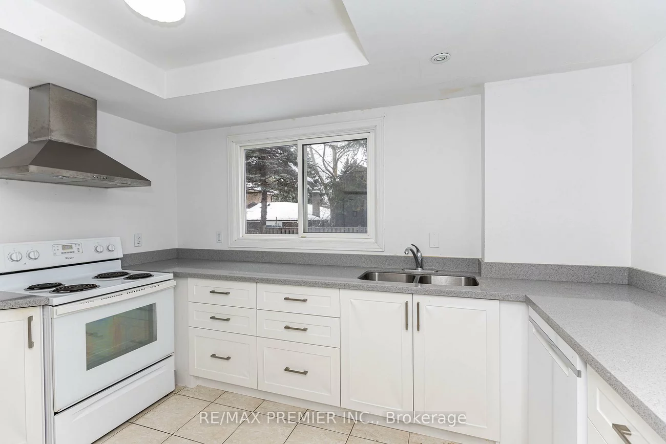 3161, Bayview, Bayview Village, Toronto