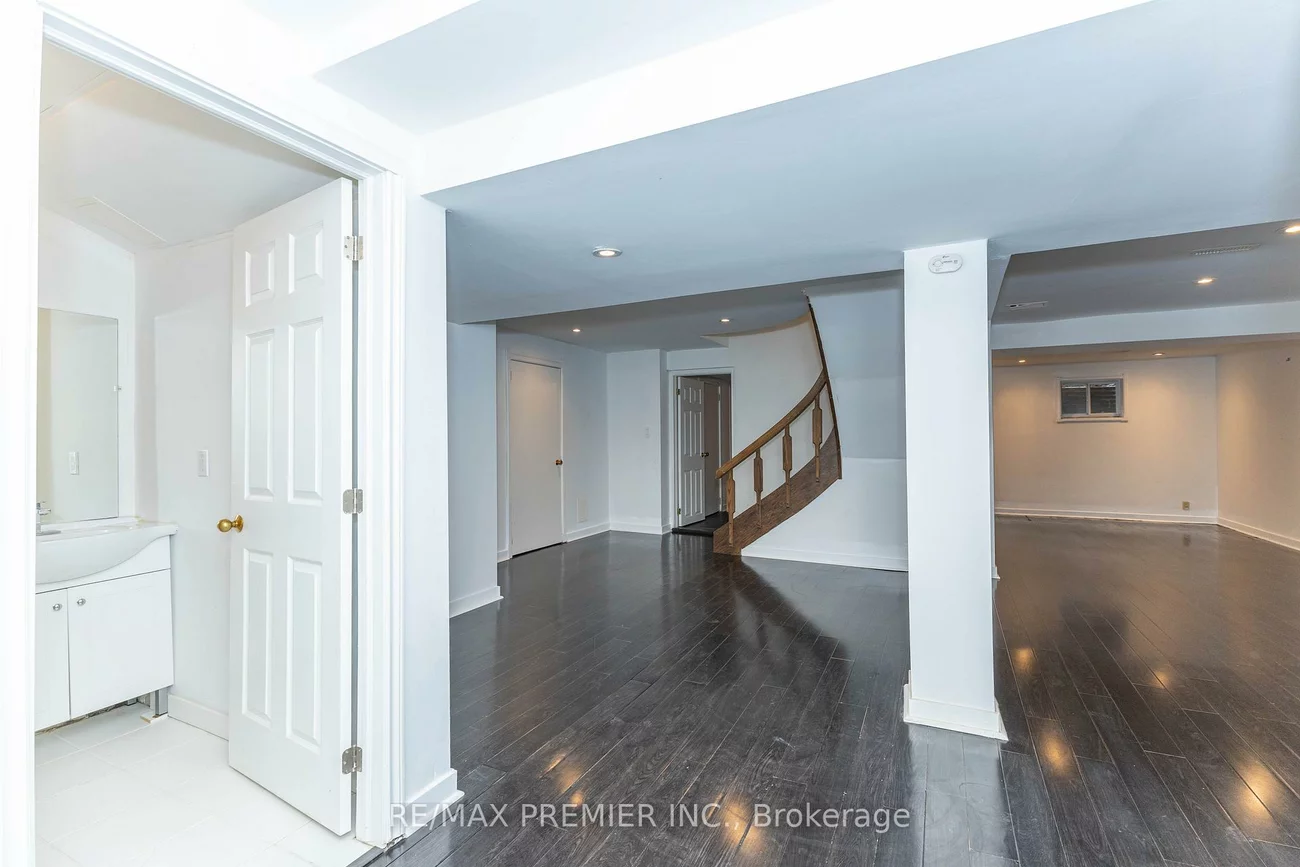 3161, Bayview, Bayview Village, Toronto