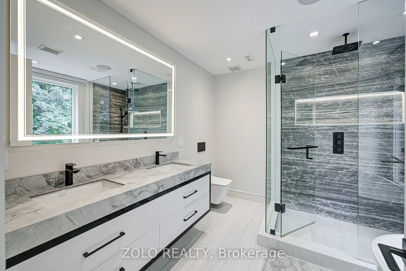 151, Dewbourne, Humewood-Cedarvale, Toronto