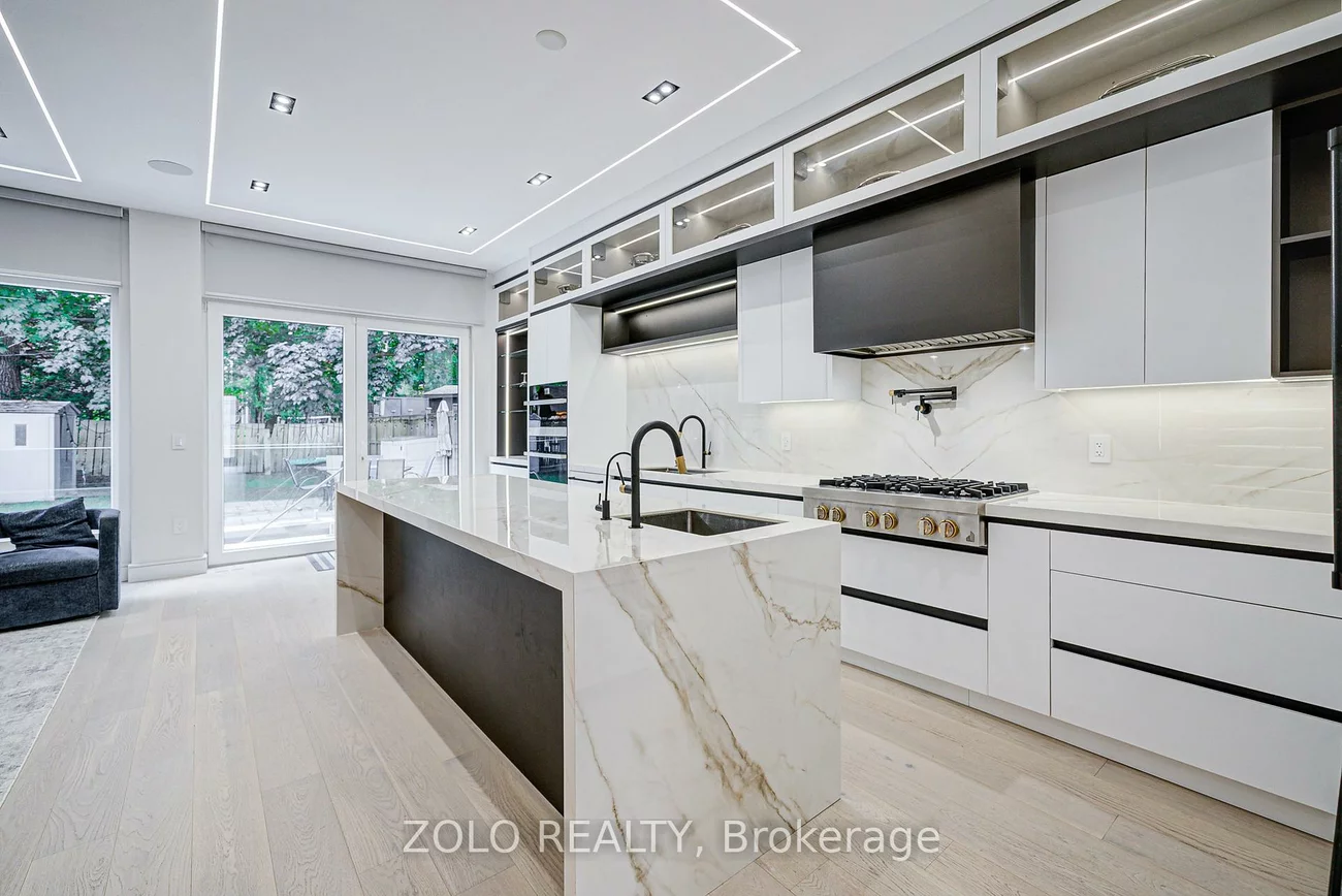 151, Dewbourne, Humewood-Cedarvale, Toronto