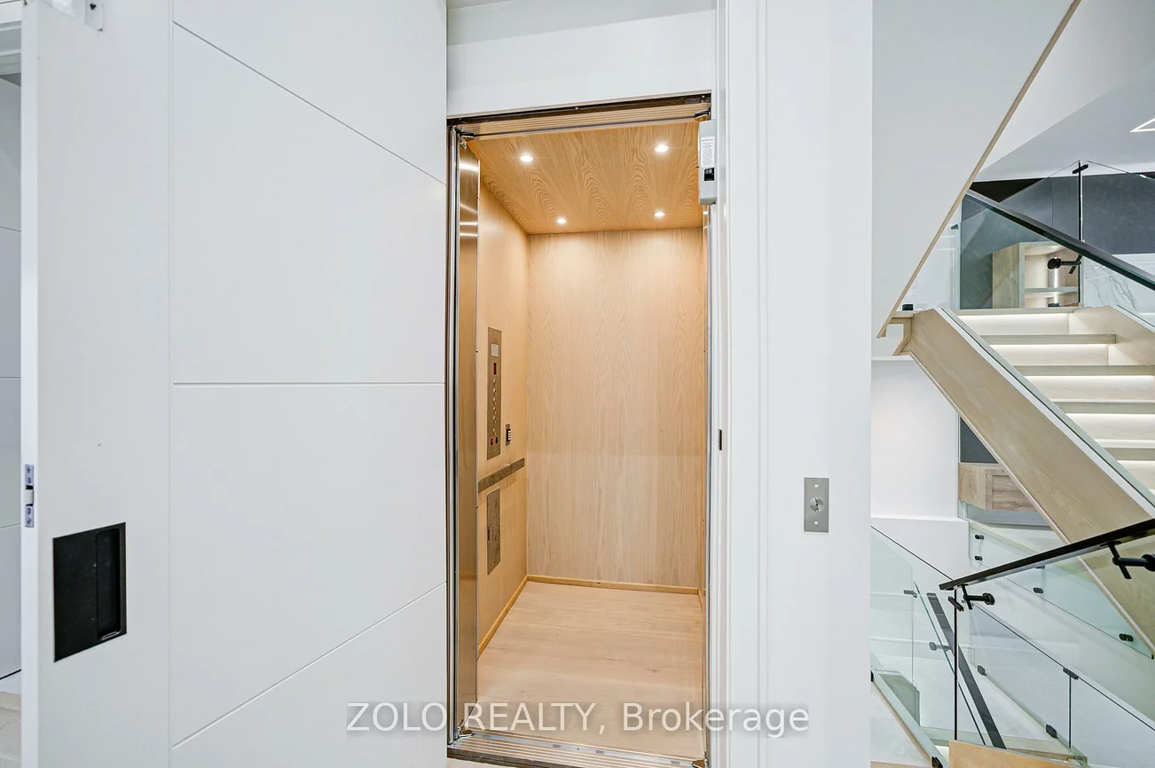 151, Dewbourne, Humewood-Cedarvale, Toronto