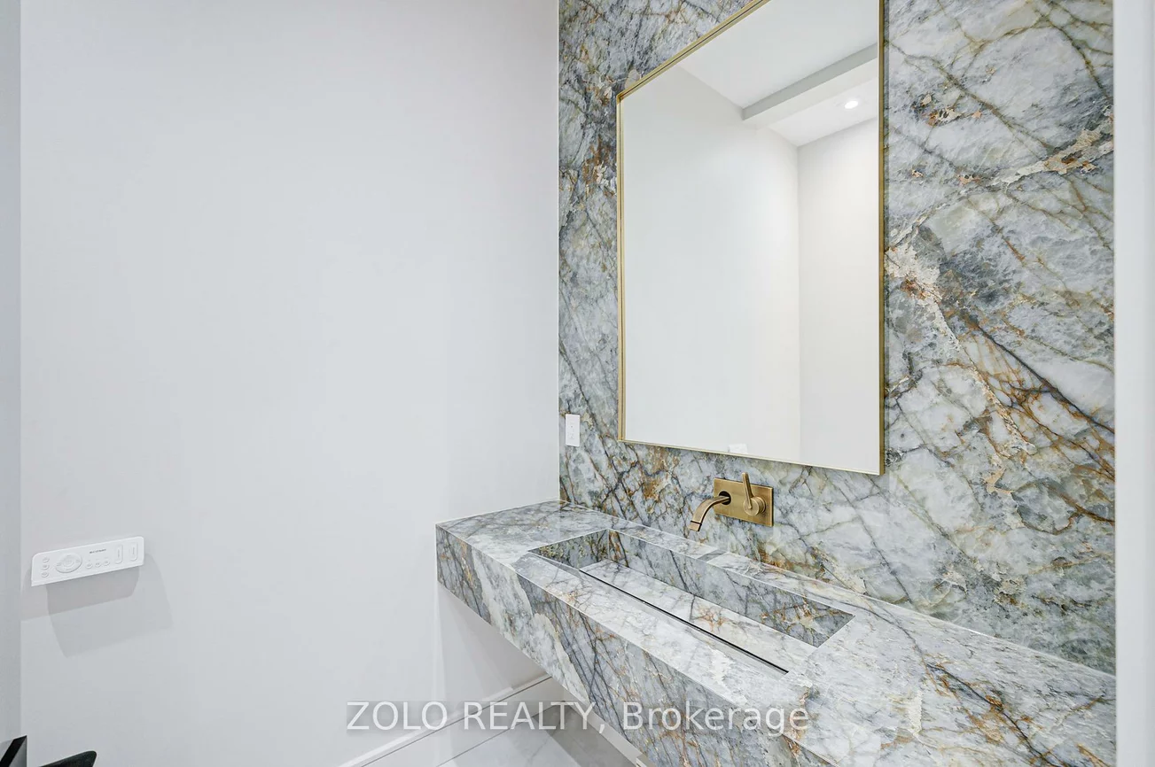 151, Dewbourne, Humewood-Cedarvale, Toronto