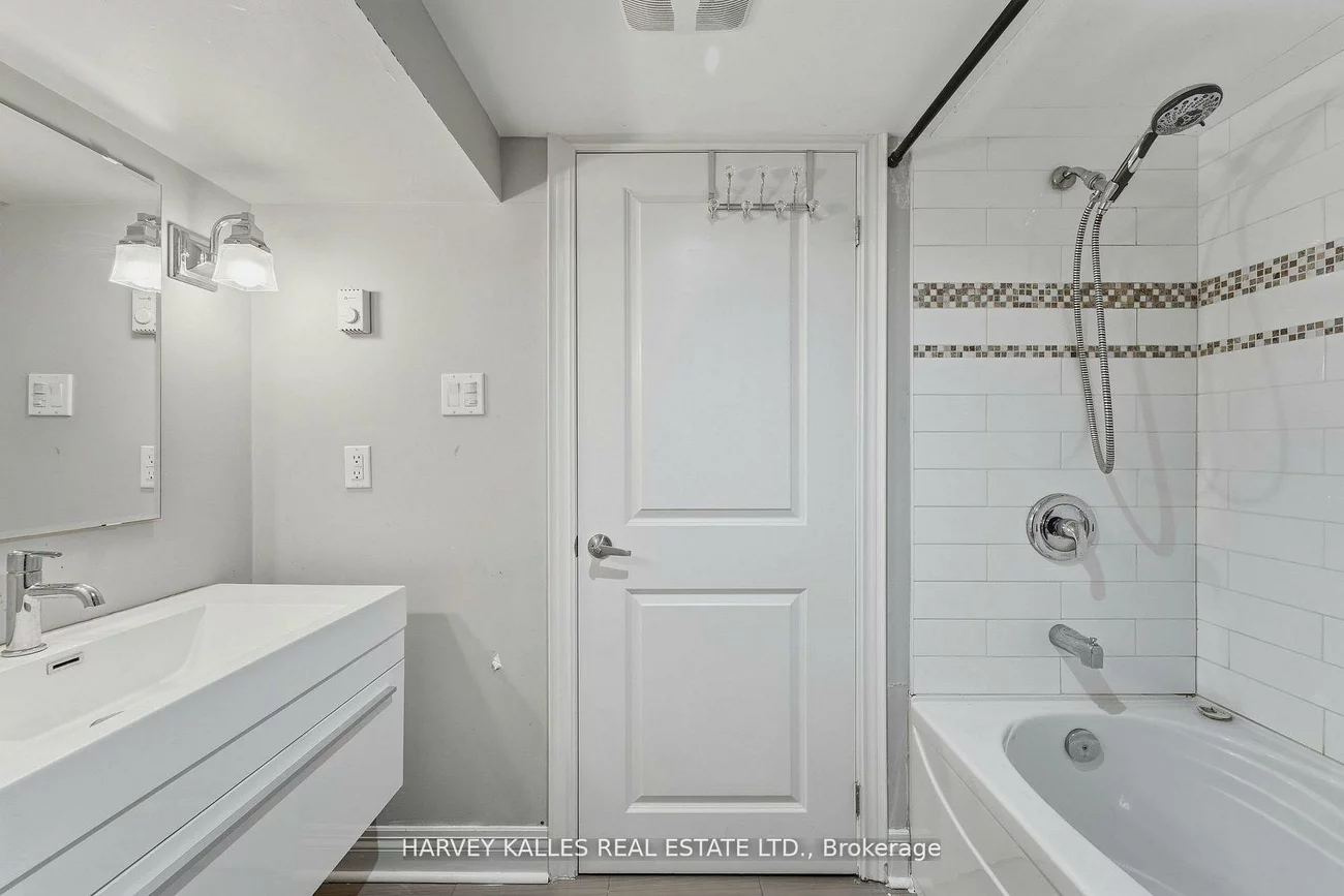 202, Dinnick, Lawrence Park South, Toronto