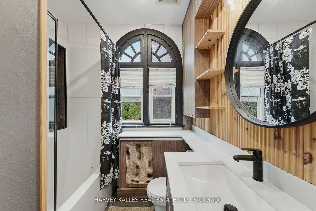 202, Dinnick, Lawrence Park South, Toronto