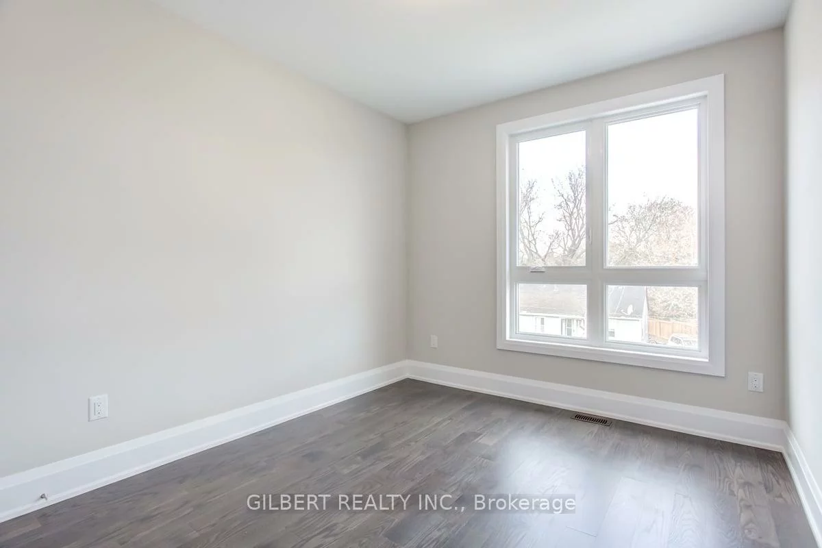 35B, Marquette, Englemount-Lawrence, Toronto