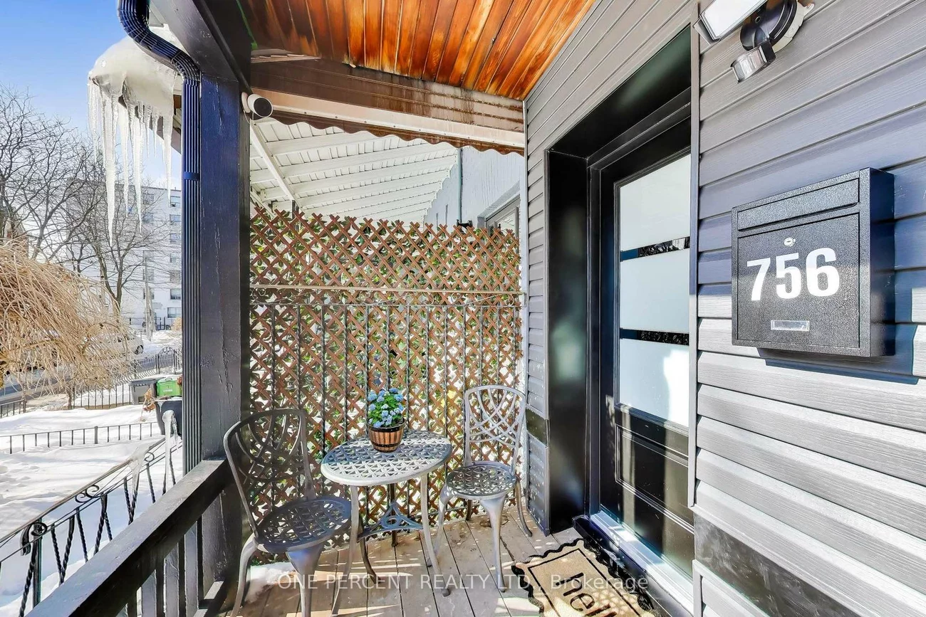 756, Richmond, Niagara, Toronto