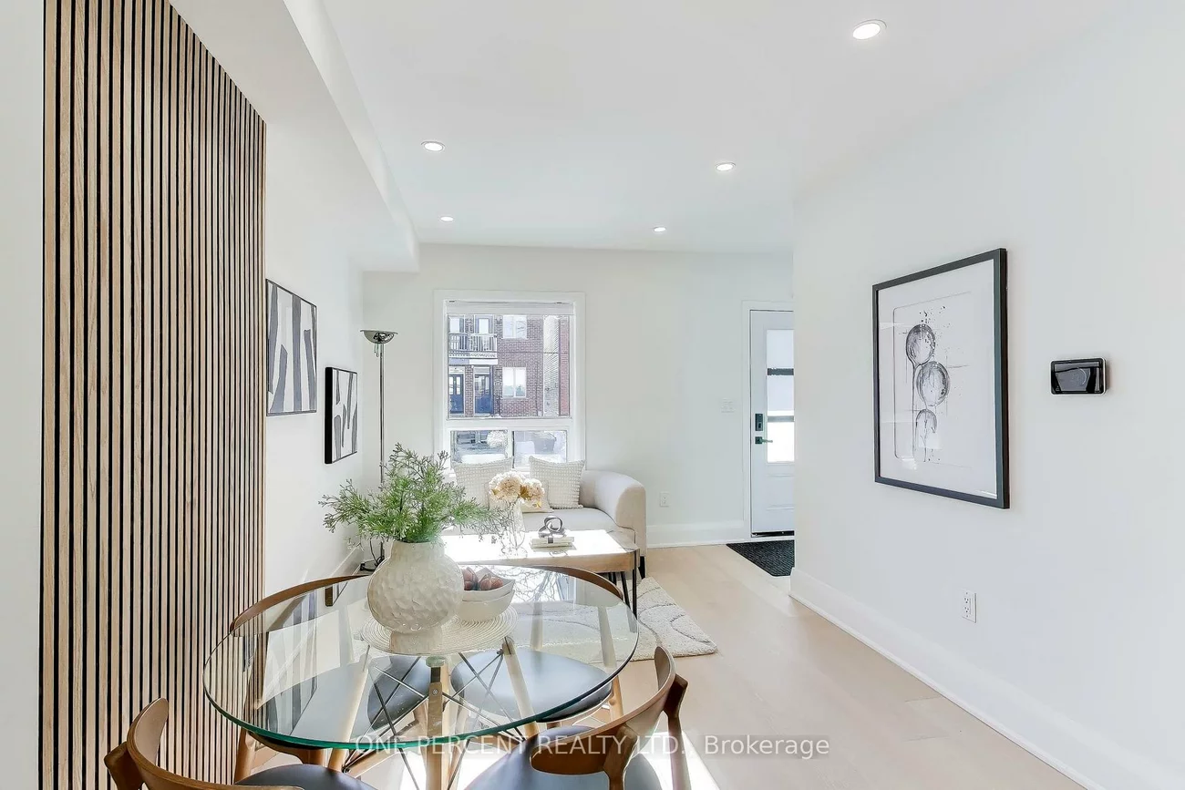 756, Richmond, Niagara, Toronto