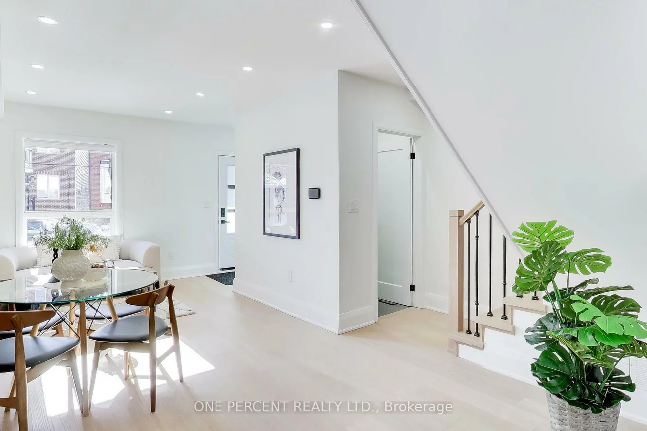 756, Richmond, Niagara, Toronto