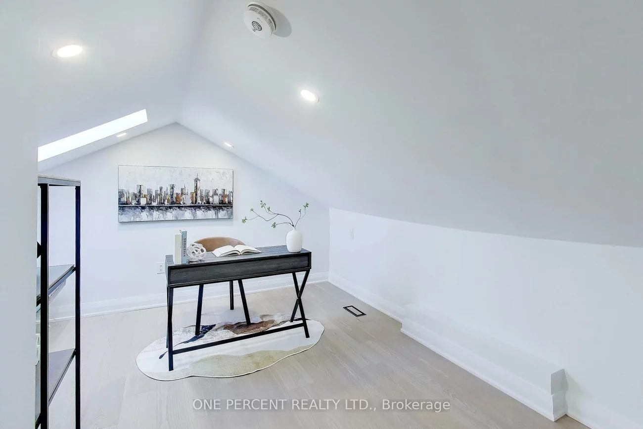 756, Richmond, Niagara, Toronto