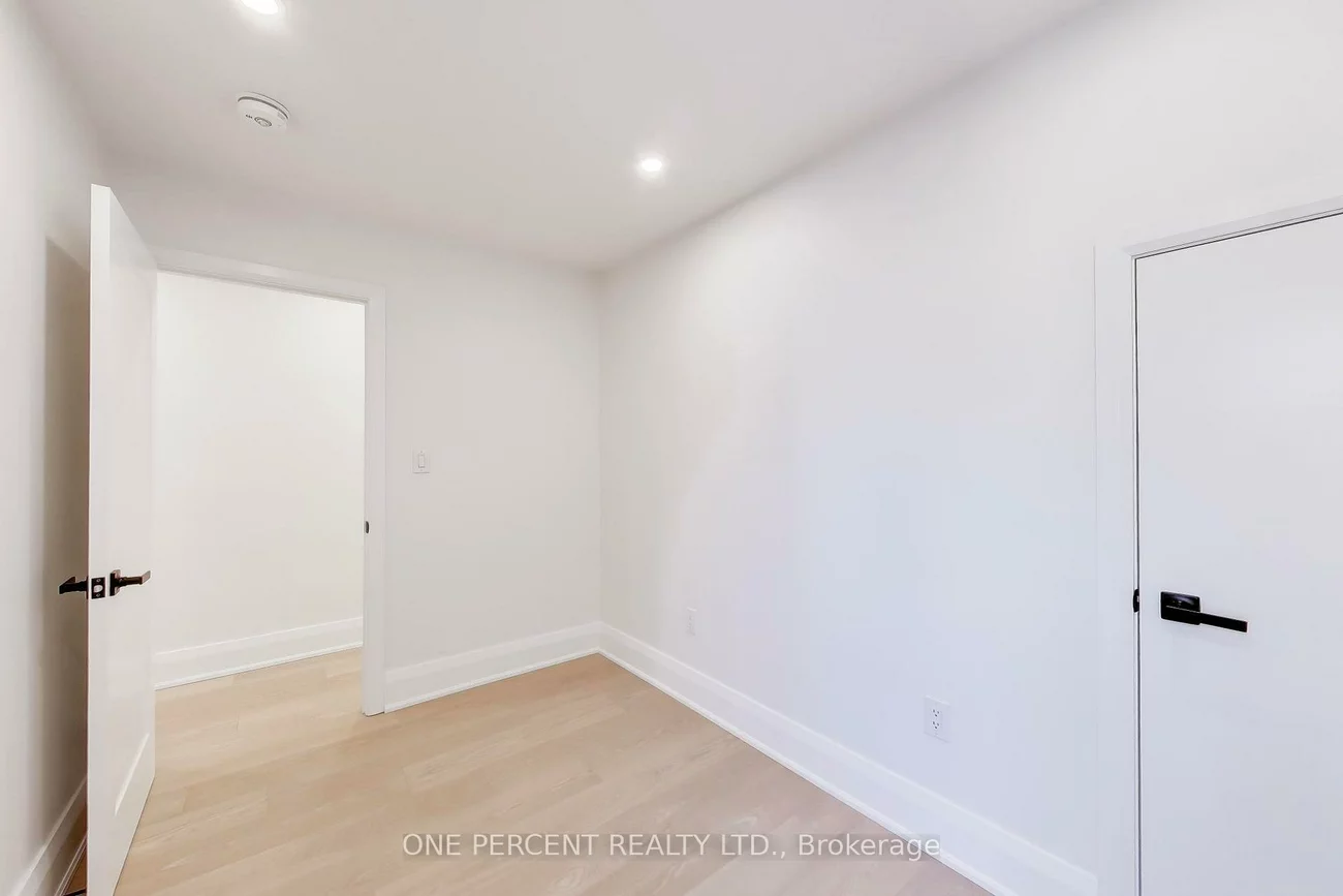 756, Richmond, Niagara, Toronto