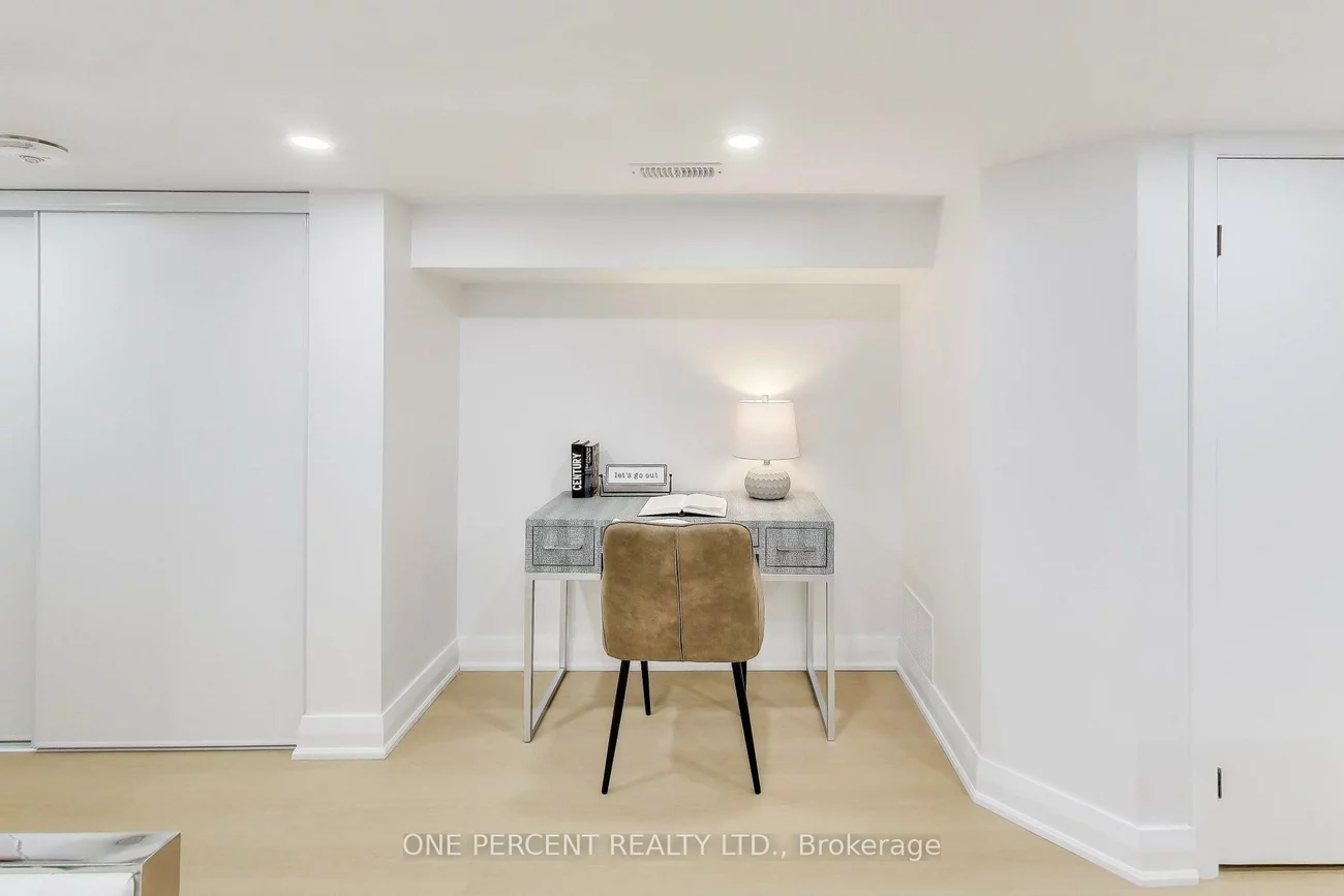 756, Richmond, Niagara, Toronto