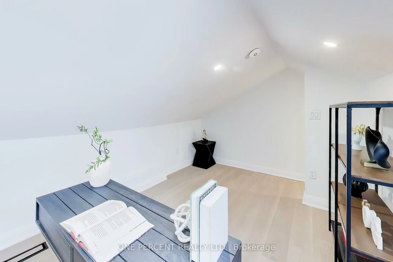 756, Richmond, Niagara, Toronto