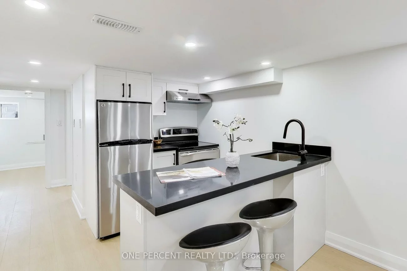 756, Richmond, Niagara, Toronto