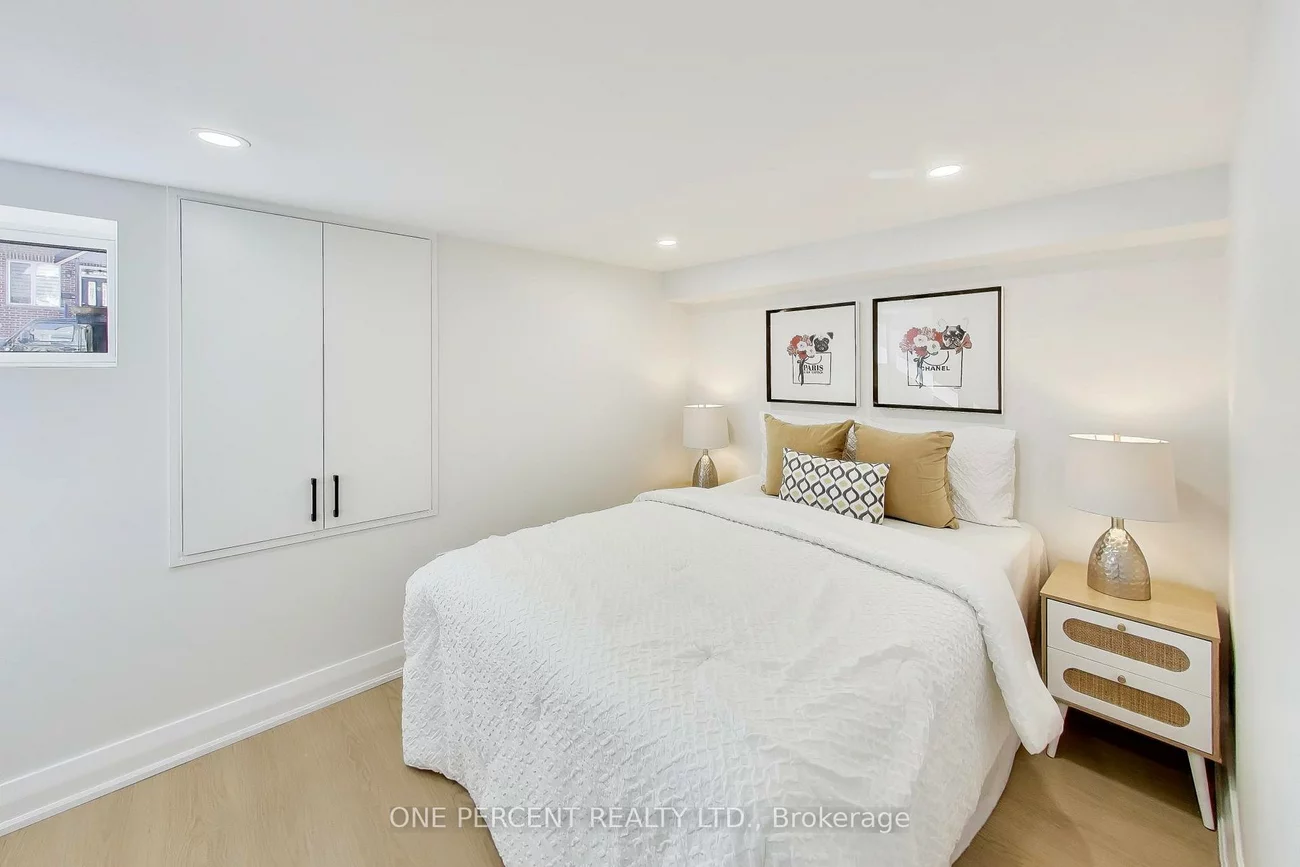 756, Richmond, Niagara, Toronto