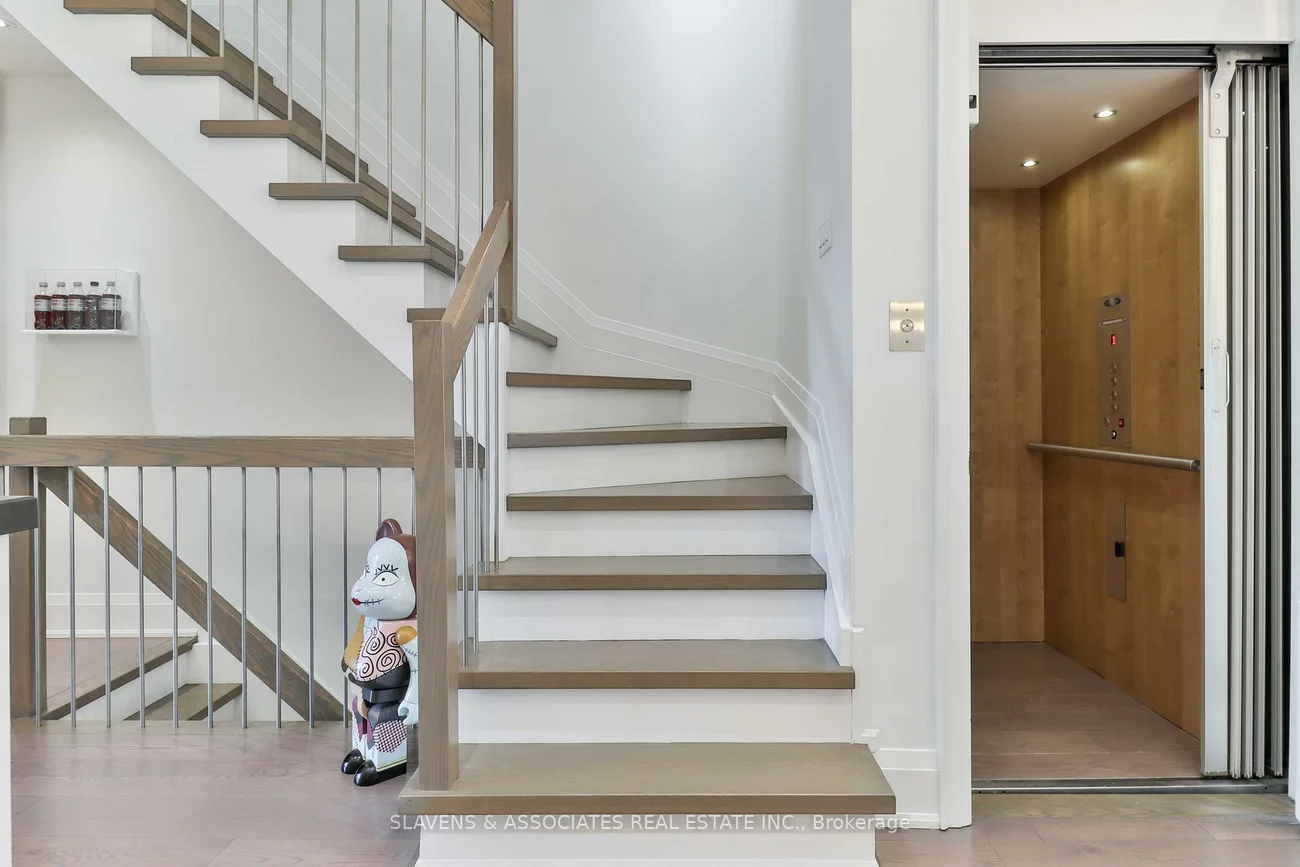 51B, Burnaby, Yonge-Eglinton, Toronto