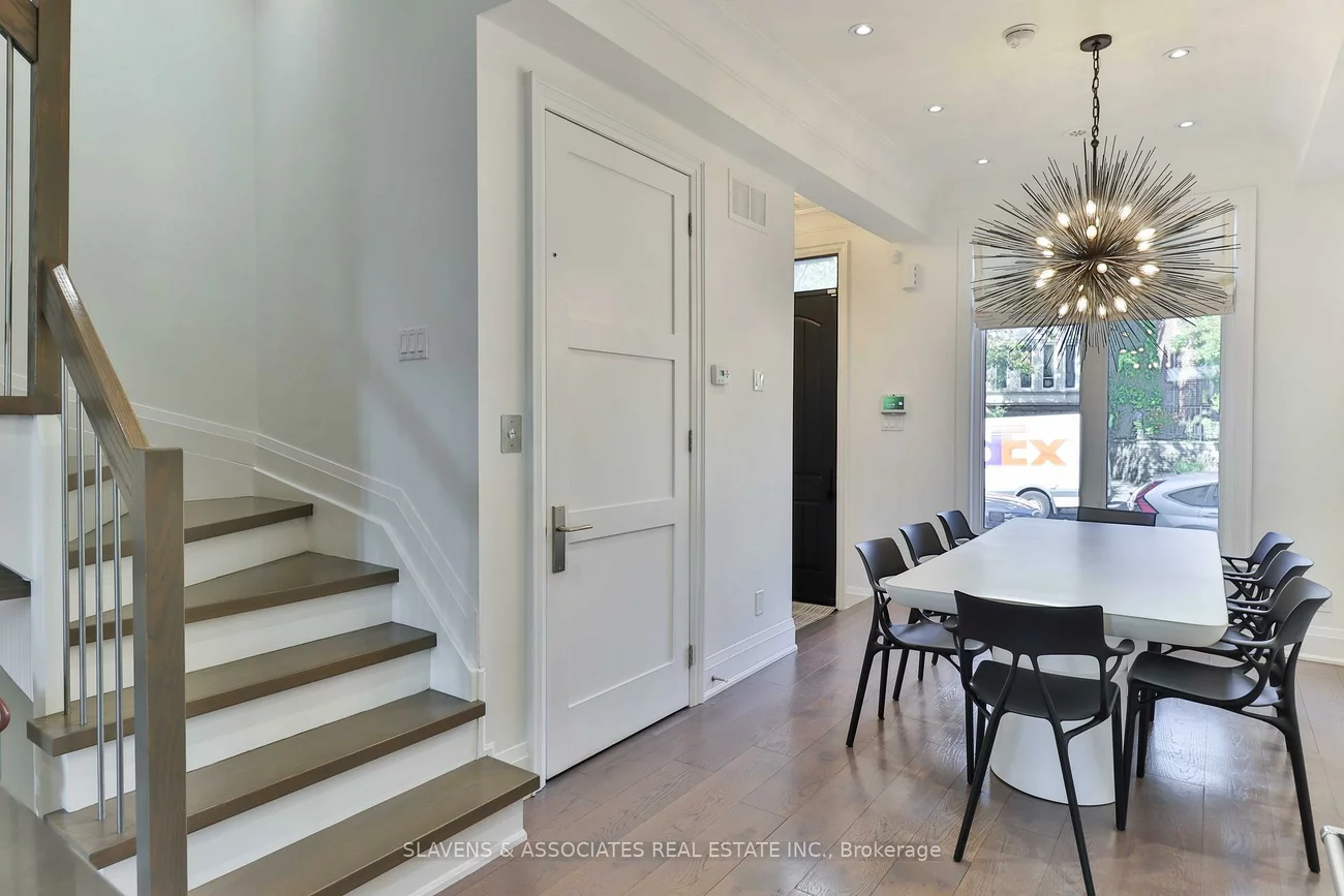 51B, Burnaby, Yonge-Eglinton, Toronto