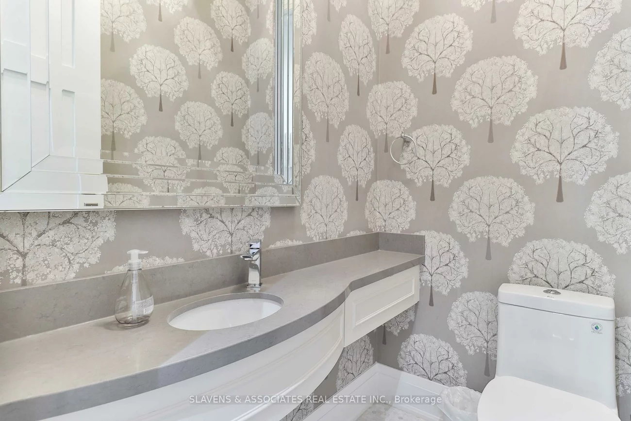 51B, Burnaby, Yonge-Eglinton, Toronto