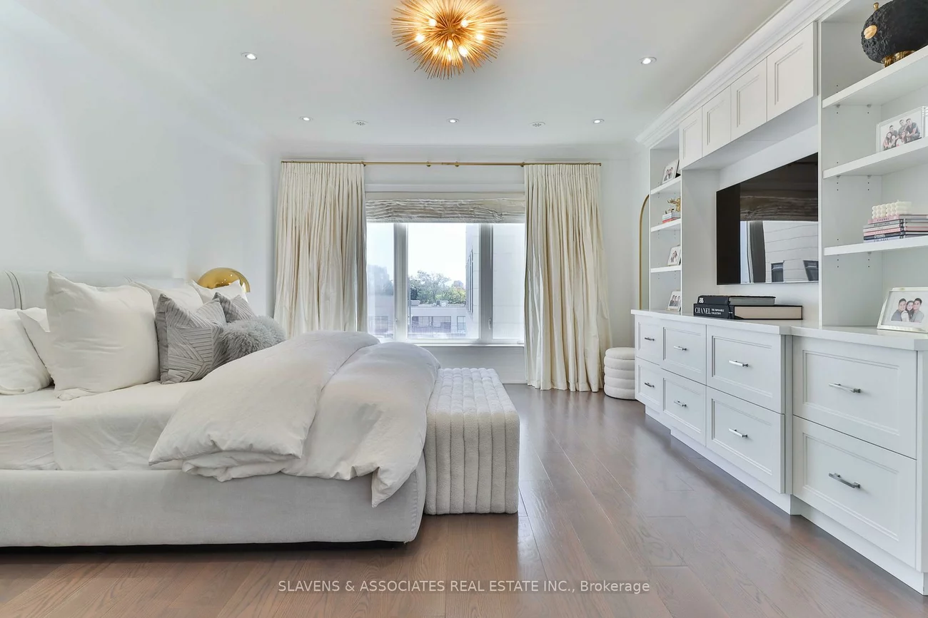 51B, Burnaby, Yonge-Eglinton, Toronto