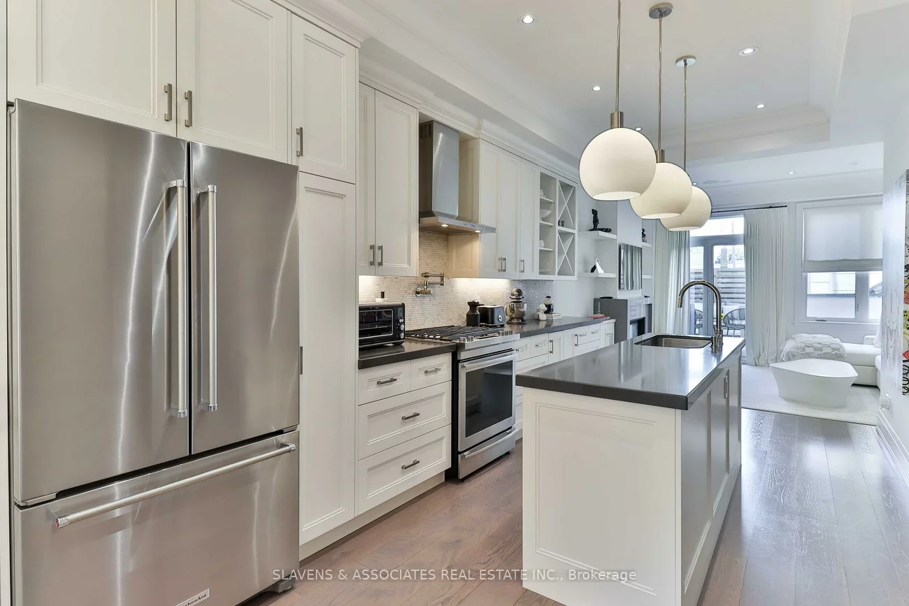 51B, Burnaby, Yonge-Eglinton, Toronto