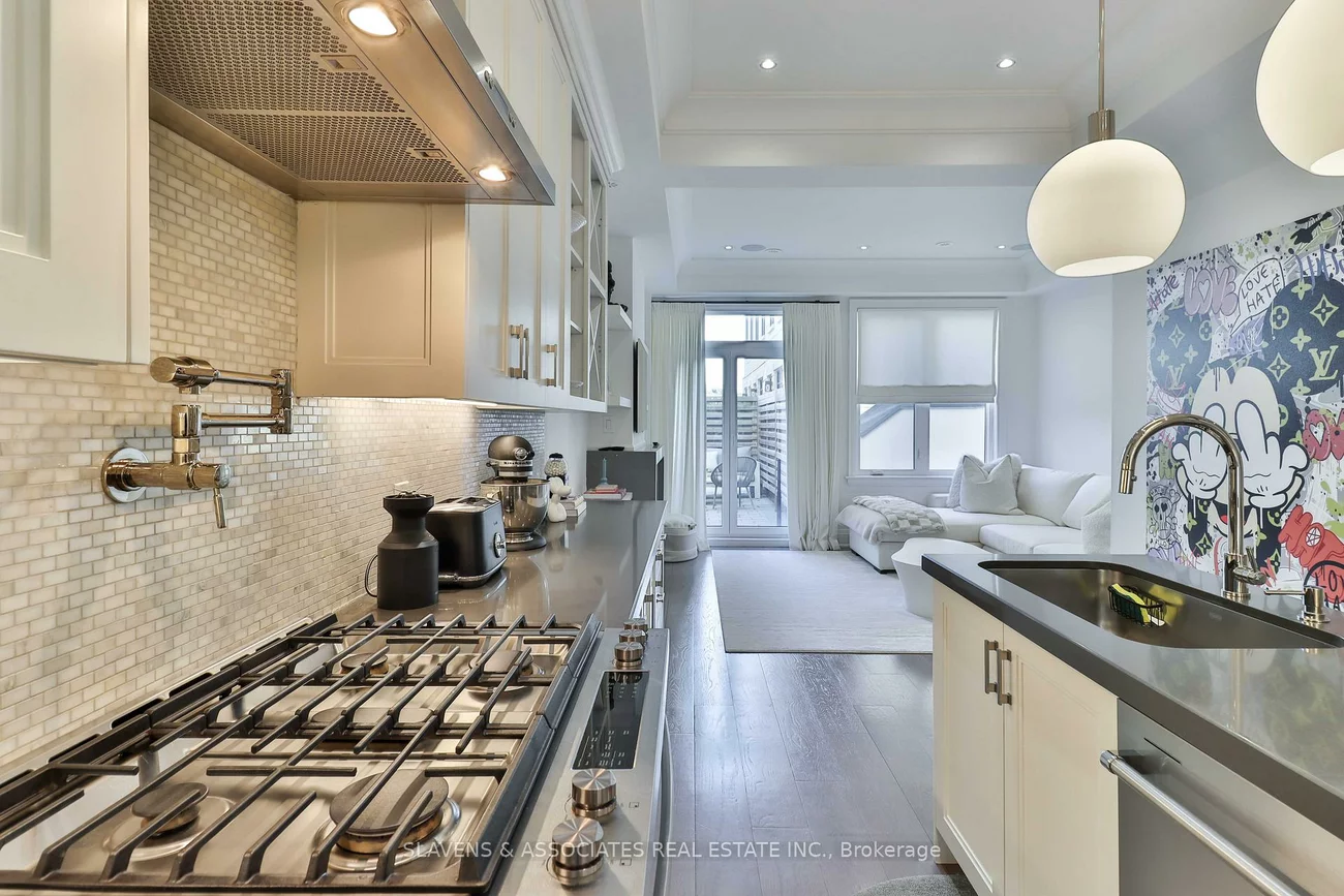 51B, Burnaby, Yonge-Eglinton, Toronto