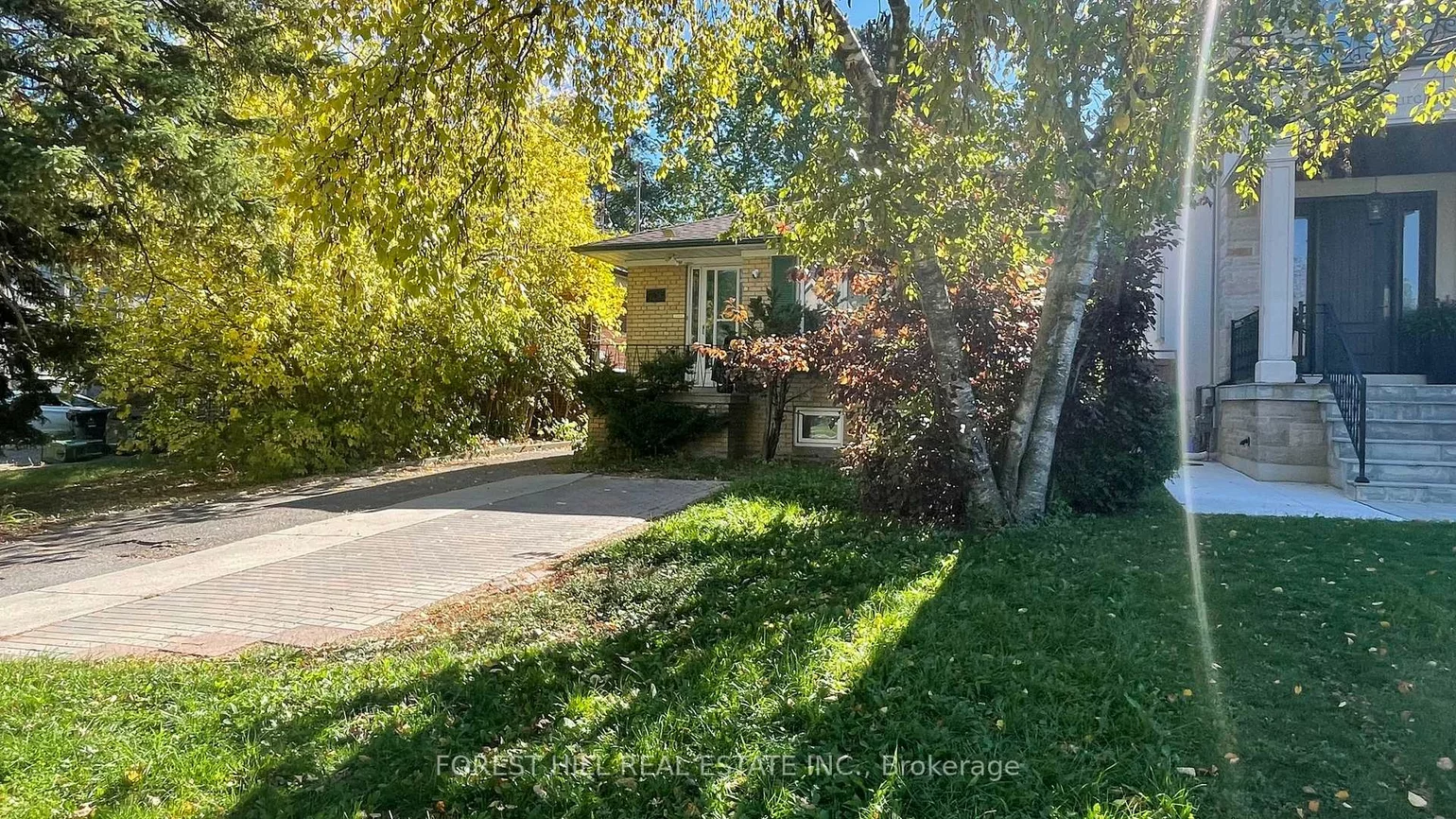 155, Churchill, Willowdale West, Toronto