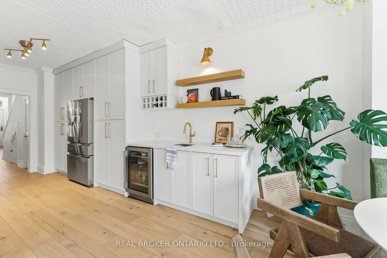 360, Wellesley, Cabbagetown-South St. James Town, Toronto