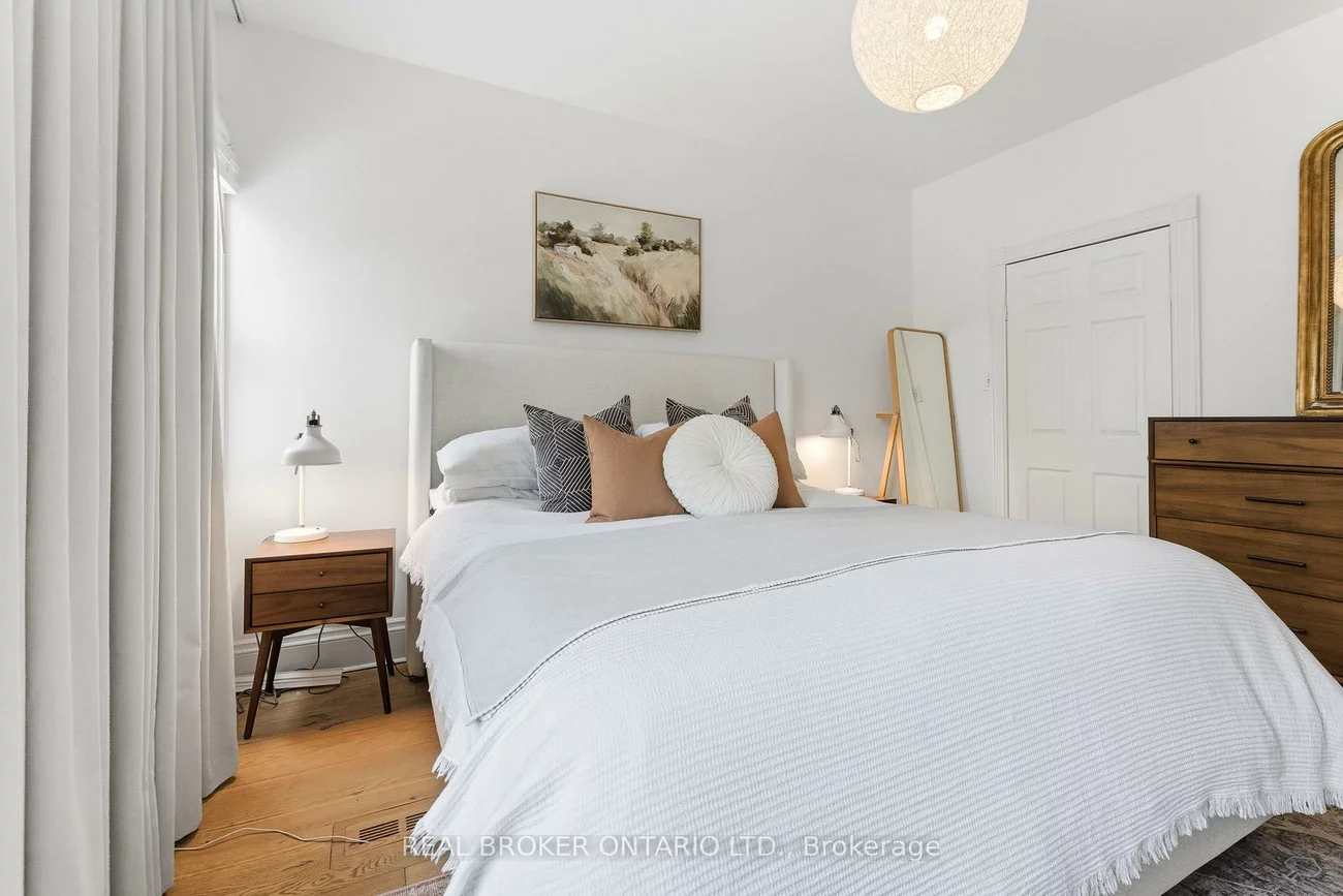 360, Wellesley, Cabbagetown-South St. James Town, Toronto