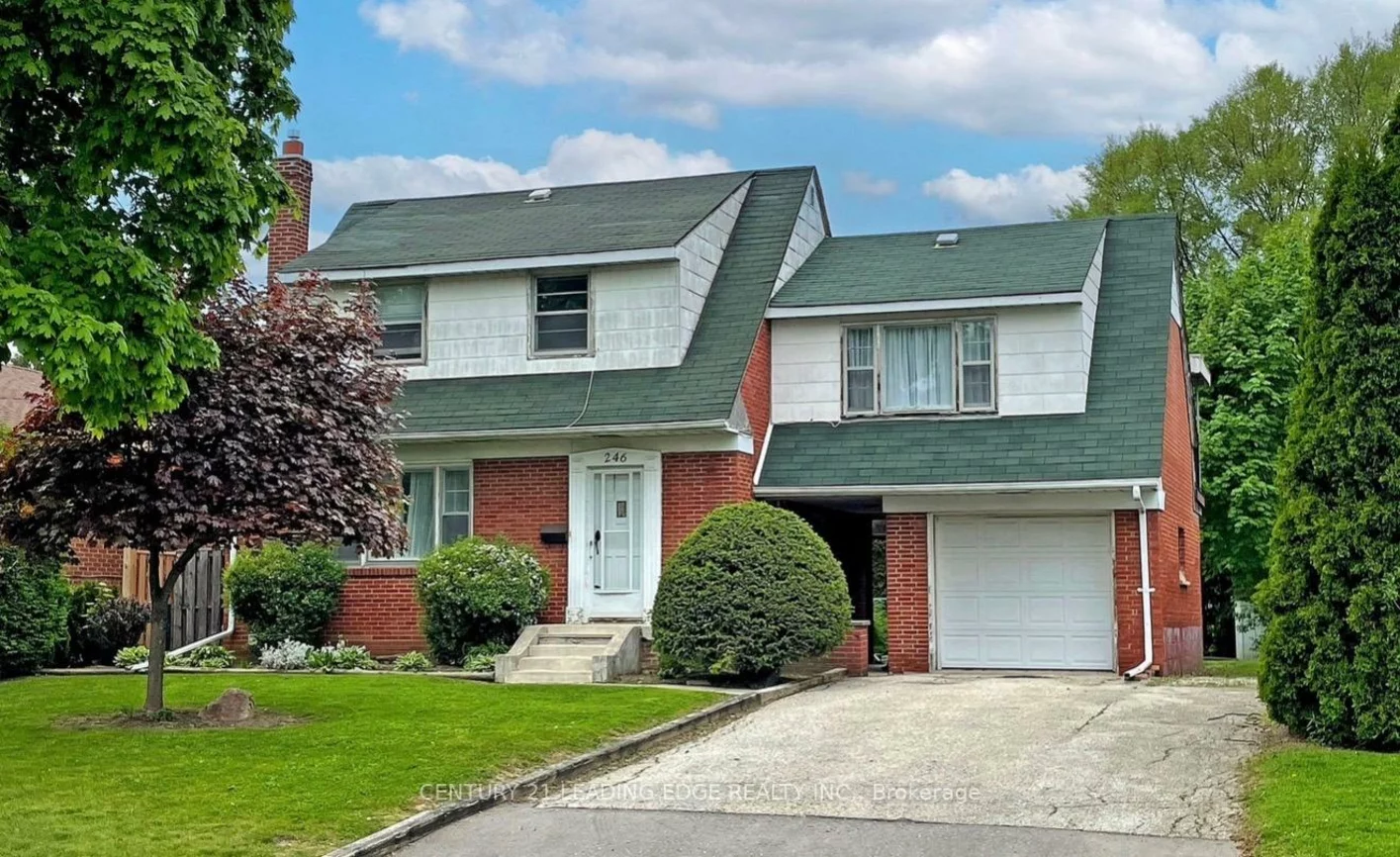 246, Waterloo, Bathurst Manor, Toronto