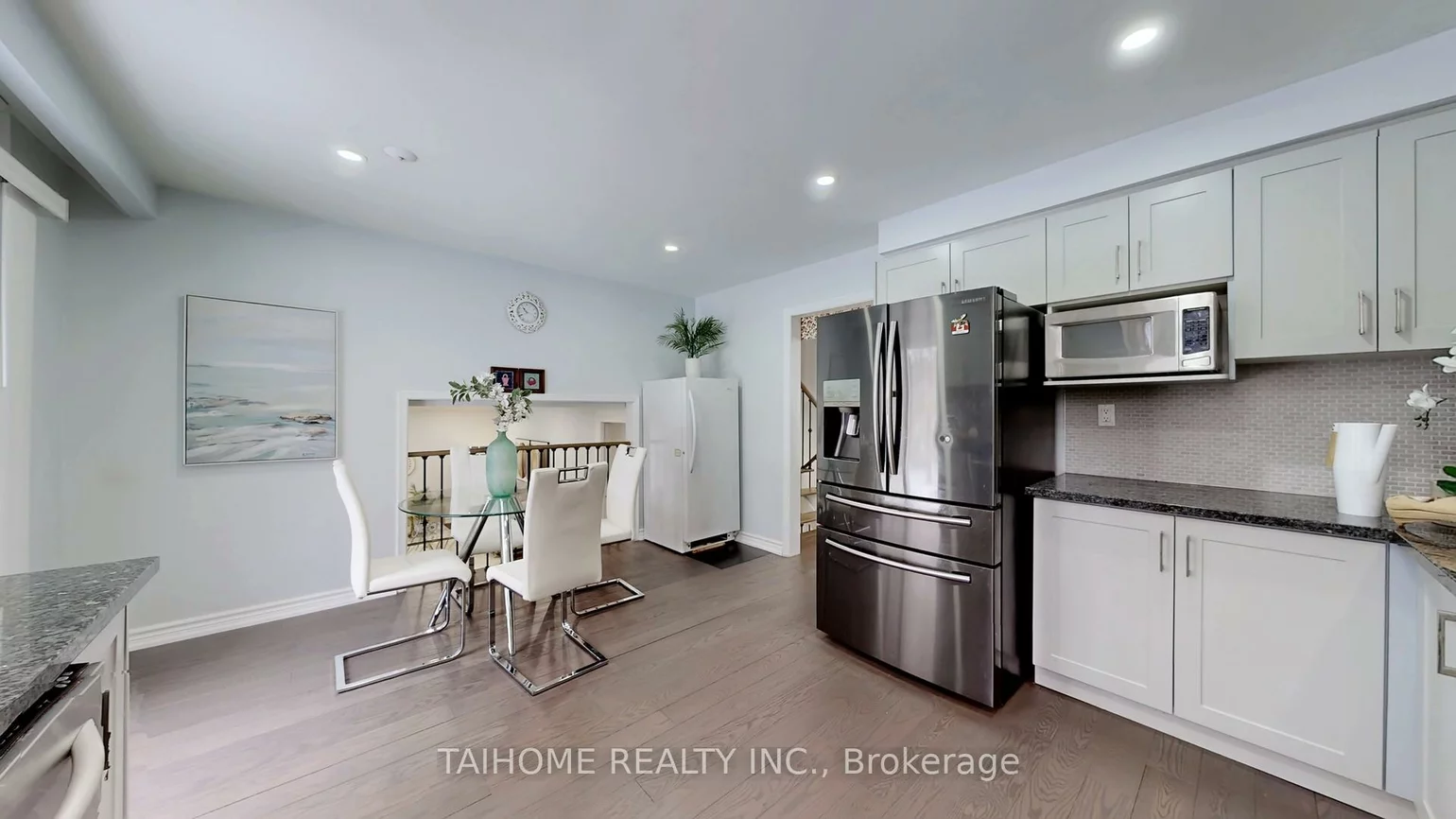 10, Centurion, Bayview Woods-Steeles, Toronto