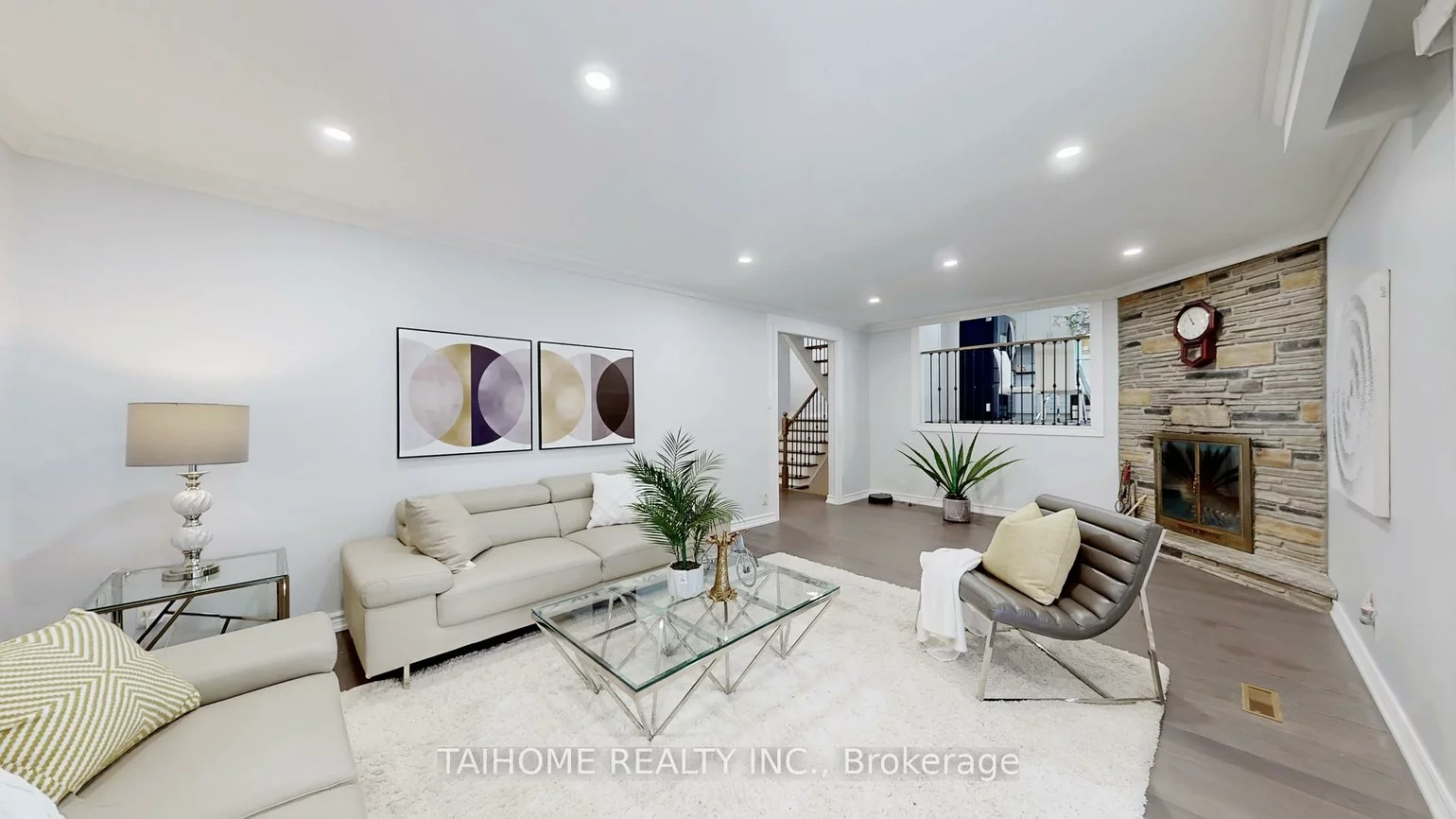 10, Centurion, Bayview Woods-Steeles, Toronto