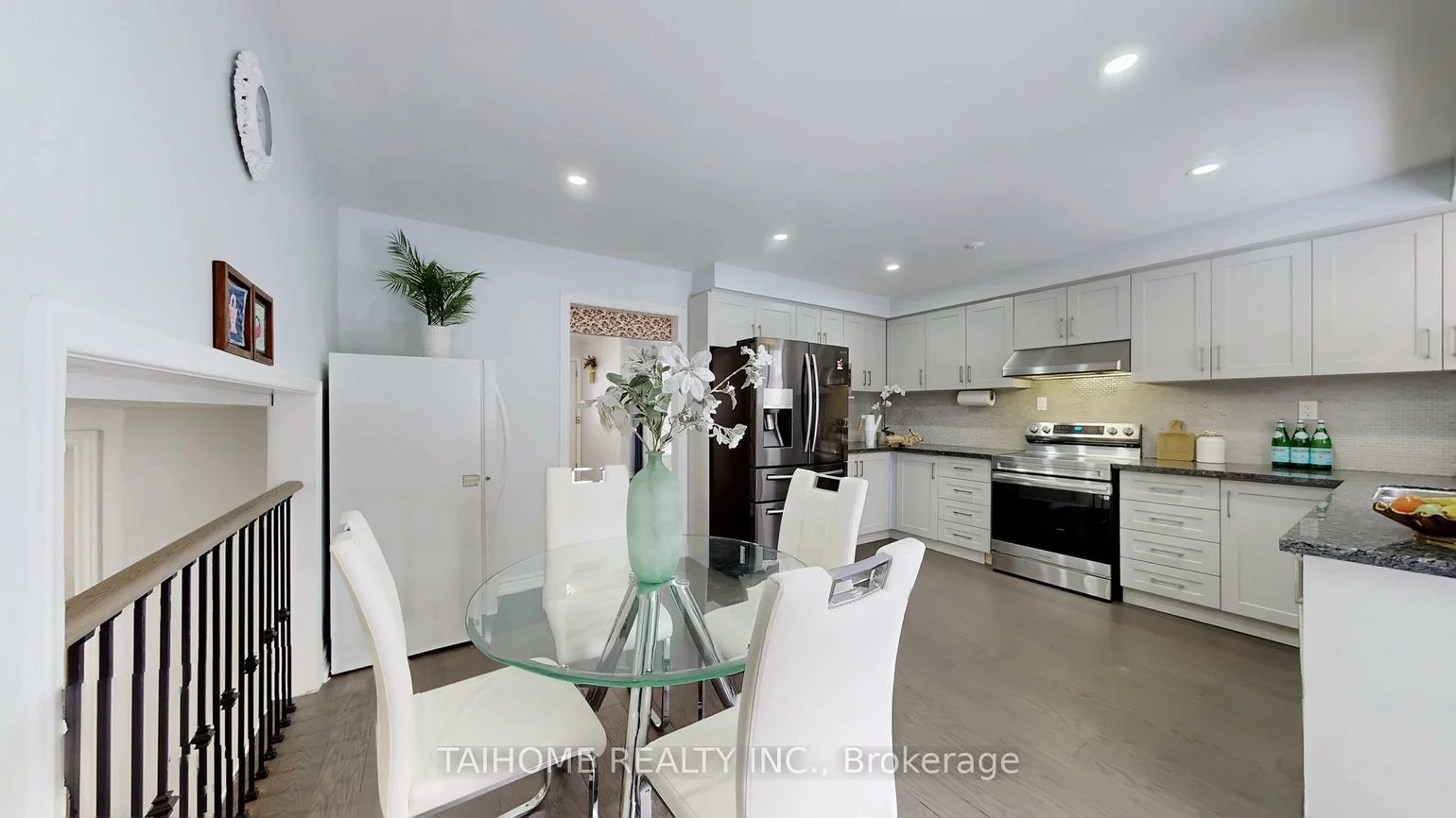 10, Centurion, Bayview Woods-Steeles, Toronto