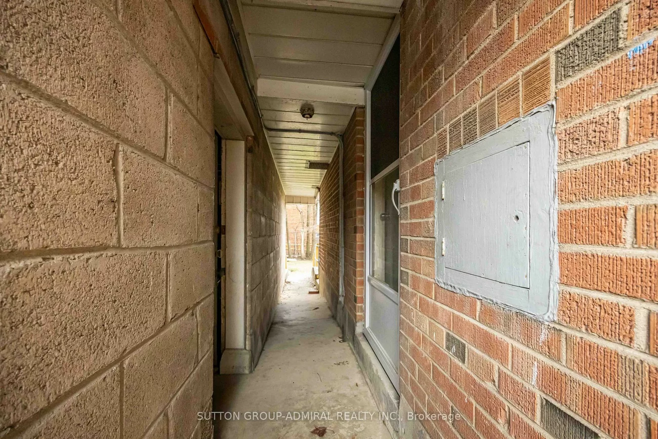 31, Dell Park, Englemount-Lawrence, Toronto