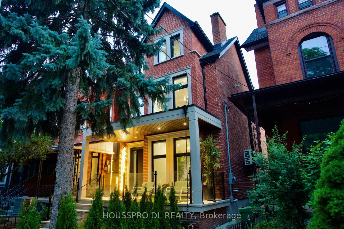 82, Major, University, Toronto