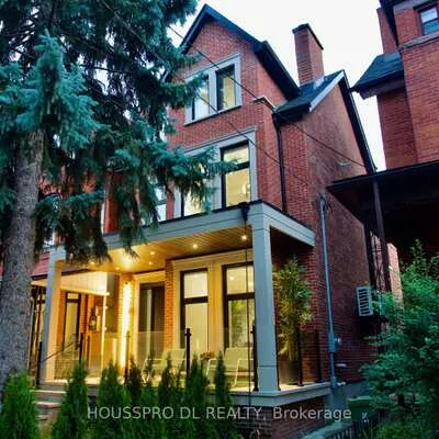 82, Major, University, Toronto