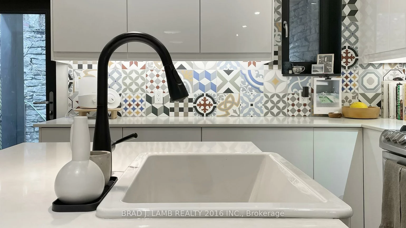 1558, A Davenport, Wychwood, Toronto