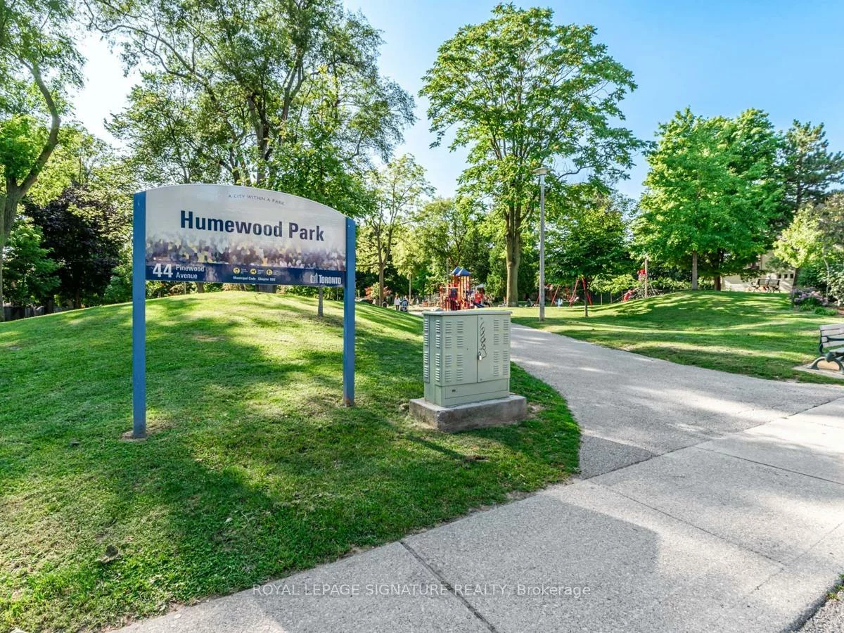 55, Pinewood, Humewood-Cedarvale, Toronto